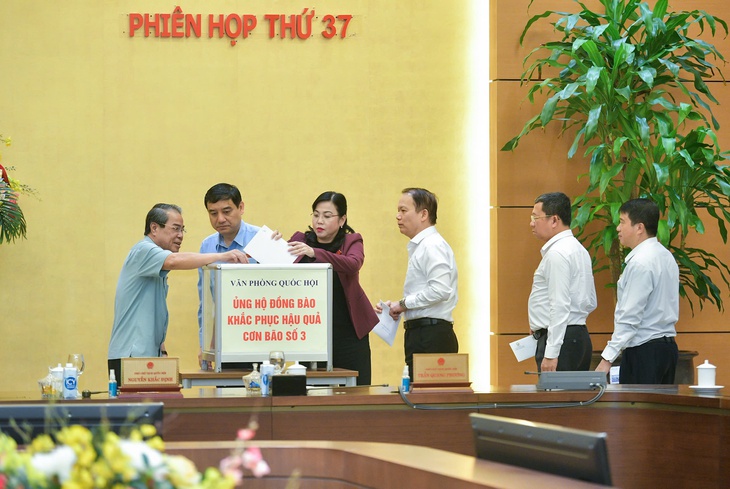 Ủy ban Thường vụ Quốc hội quyên góp, ủng hộ đồng bào khắc phục hậu quả bão số 3- Ảnh 3. Ủy ban Thường vụ Quốc hội quyên góp, ủng hộ đồng bào khắc phục hậu quả bão số 3- Ảnh 3.