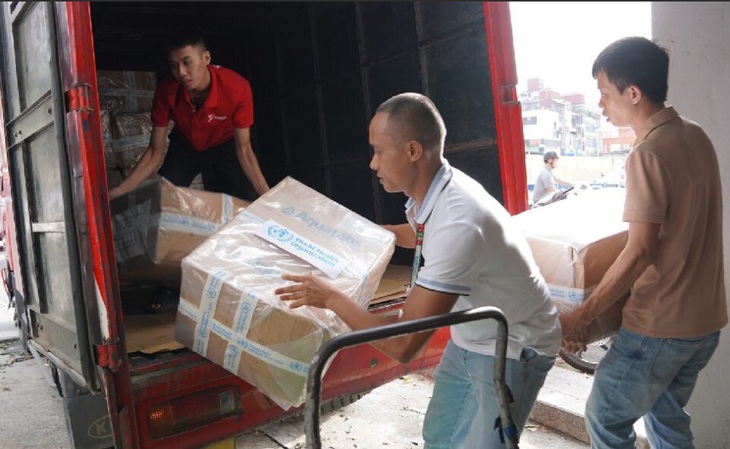 WHO hỗ trợ 1 triệu viên khử trùng nước cho người dân vùng lũ- Ảnh 2. WHO hỗ trợ 1 triệu viên khử trùng nước cho người dân vùng lũ- Ảnh 2.