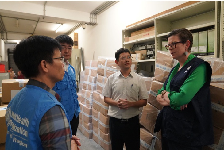 WHO hỗ trợ 1 triệu viên khử trùng nước cho người dân vùng lũ- Ảnh 1. WHO hỗ trợ 1 triệu viên khử trùng nước cho người dân vùng lũ- Ảnh 1.