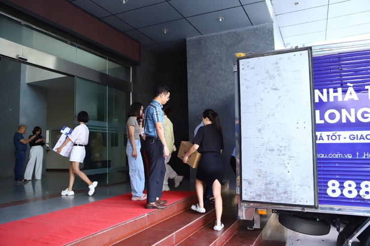 Báo Sức khỏe và Đời sống tiếp nhận tiền mặt và hàng hóa tổng trị giá hơn 3 tỷ đồng hỗ trợ đồng bào bị lũ lụt- Ảnh 1. Báo Sức khỏe và Đời sống tiếp nhận tiền mặt và hàng hóa tổng trị giá hơn 3 tỷ đồng hỗ trợ đồng bào bị lũ lụt- Ảnh 1.