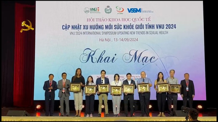 Nửa triệu người Việt có nhu cầu chuyển giới, phát triển ngành y học giới tính là rất cần thiết- Ảnh 1. Nửa triệu người Việt có nhu cầu chuyển giới, phát triển ngành y học giới tính là rất cần thiết- Ảnh 1.