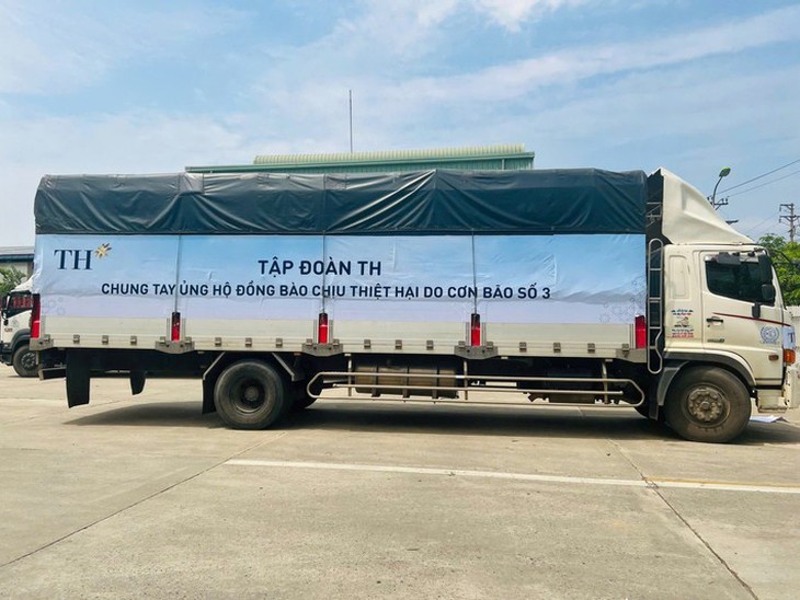 Những chuyến xe chở yêu thương hỗ trợ đồng bào vùng ngập lũ sau bão số 3- Ảnh 1. Những chuyến xe chở yêu thương hỗ trợ đồng bào vùng ngập lũ sau bão số 3- Ảnh 1.