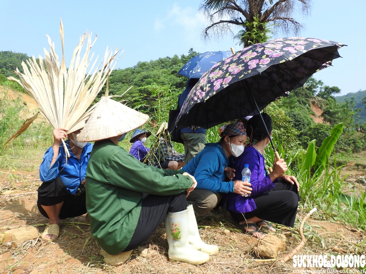 Người dân Làng Nủ: 'Chúng tôi đã cạn nước mắt rồi'- Ảnh 2.