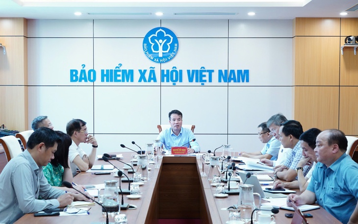 Kịp thời tháo gỡ khó khăn do bão lũ, đảm bảo quyền lợi khám chữa bệnh BHYT - Ảnh 1. Kịp thời tháo gỡ khó khăn do bão lũ, đảm bảo quyền lợi khám chữa bệnh BHYT - Ảnh 1.