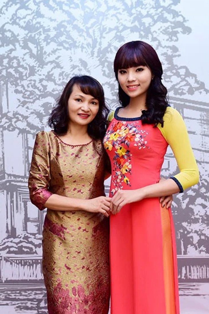 Người phụ nữ quê Nam Định đứng sau 2 lần đăng quang của Hoa hậu Kỳ Duyên là ai?- Ảnh 4. Người phụ nữ quê Nam Định đứng sau 2 lần đăng quang của Hoa hậu Kỳ Duyên là ai?- Ảnh 4.
