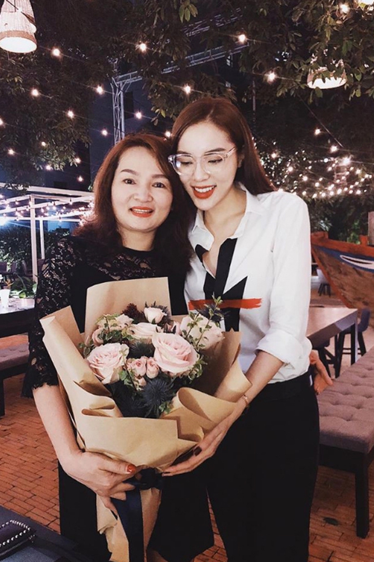 Người phụ nữ quê Nam Định đứng sau 2 lần đăng quang của Hoa hậu Kỳ Duyên là ai?- Ảnh 7. Người phụ nữ quê Nam Định đứng sau 2 lần đăng quang của Hoa hậu Kỳ Duyên là ai?- Ảnh 7.