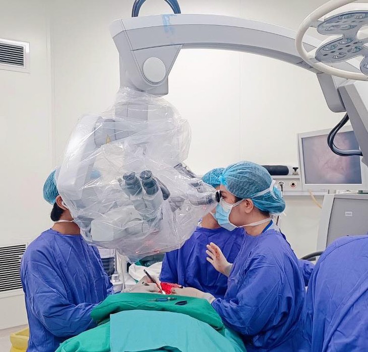 Đau lưỡi lâu ngày không khỏi, cụ bà 70 tuổi bất ngờ được phát hiện bị ung thư lưỡi giai đoạn muộn
- Ảnh 1. Đau lưỡi lâu ngày không khỏi, cụ bà 70 tuổi bất ngờ được phát hiện bị ung thư lưỡi giai đoạn muộn
- Ảnh 1.