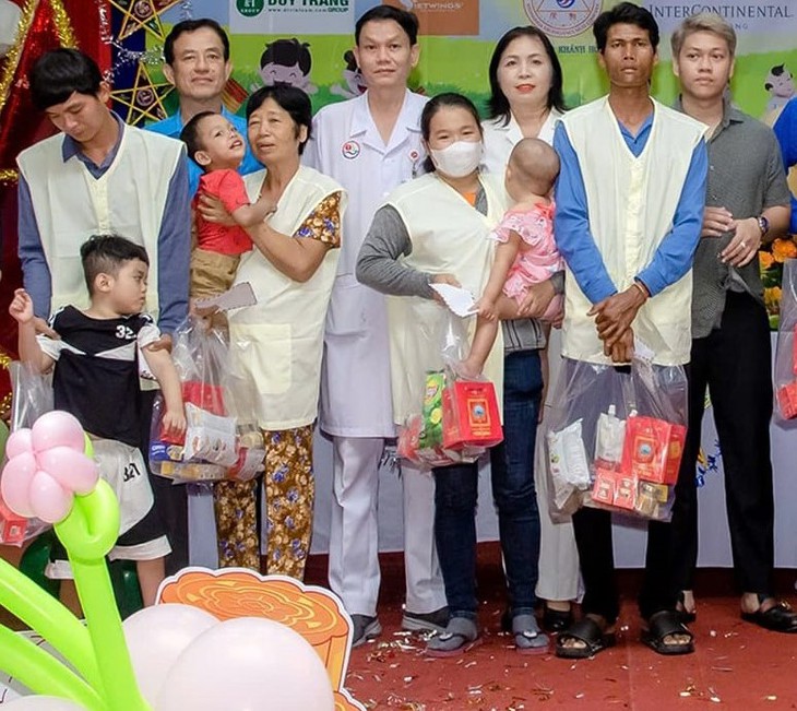 Trung thu ấm áp cho bệnh nhân nhi và trẻ em nghèo- Ảnh 2. Trung thu ấm áp cho bệnh nhân nhi và trẻ em nghèo- Ảnh 2.