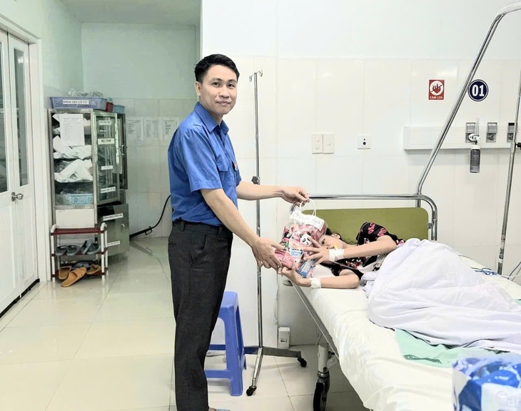 Trung thu ấm áp cho bệnh nhân nhi và trẻ em nghèo- Ảnh 5. Trung thu ấm áp cho bệnh nhân nhi và trẻ em nghèo- Ảnh 5.