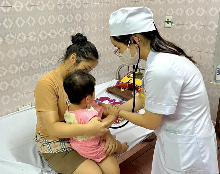 Cứu kịp thời bé 19 tháng tuổi uống nhầm dầu thắp hương- Ảnh 1. Cứu kịp thời bé 19 tháng tuổi uống nhầm dầu thắp hương- Ảnh 1.