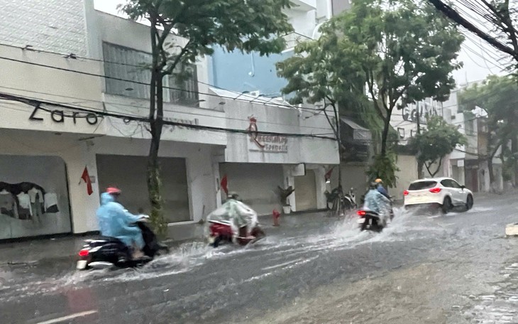 Bão số 4 suy yếu nhanh thành áp thấp nhiệt đới