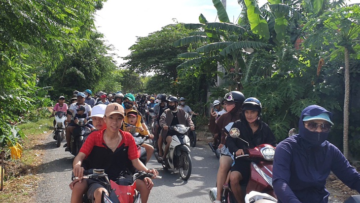 Hội đua thuyền truyền thống trên dòng sông chảy ngược ngày Tết Độc lập- Ảnh 8.
