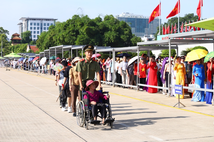 Hà Nội điều chỉnh giao thông khu vực Lăng Bác, xe khách trên 16 chỗ lưu ý- Ảnh 2. Hà Nội điều chỉnh giao thông khu vực Lăng Bác, xe khách trên 16 chỗ lưu ý- Ảnh 2.