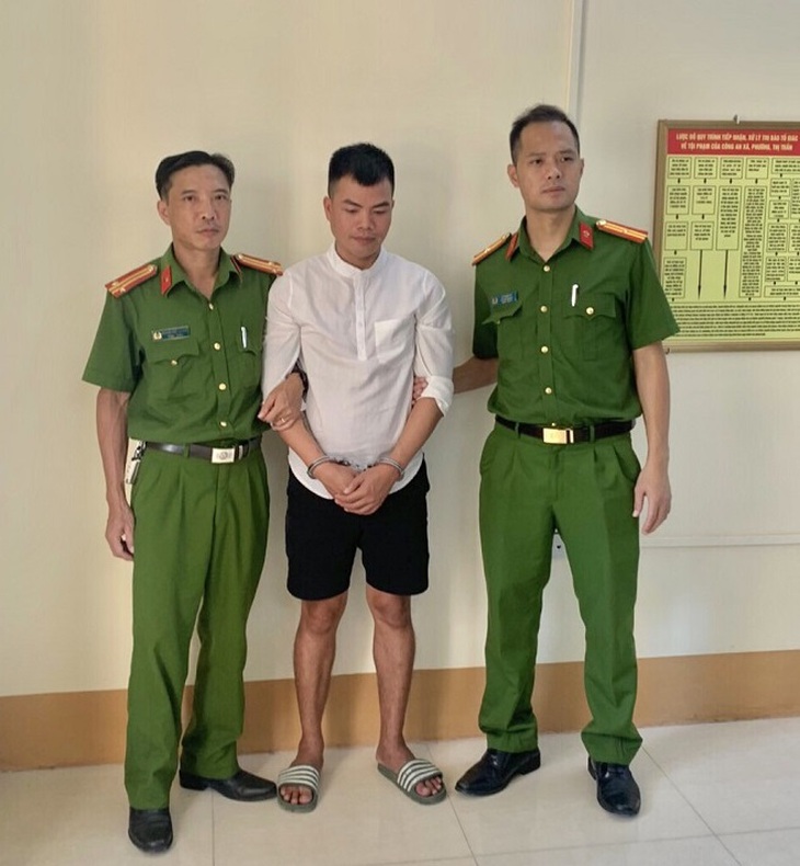 Bắt đối tượng có lệnh truy nã dưới vỏ bọc hướng dẫn viên du lịch- Ảnh 1. Bắt đối tượng có lệnh truy nã dưới vỏ bọc hướng dẫn viên du lịch- Ảnh 1.