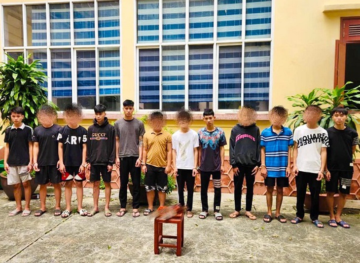 Tạm giữ nhóm đối tượng mang hung khí diễu phố chém người đi đường- Ảnh 1. Tạm giữ nhóm đối tượng mang hung khí diễu phố chém người đi đường- Ảnh 1.