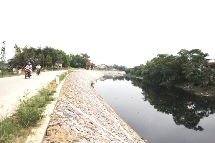 Cấm xe vượt quá tải trọng đi trên hệ thống thủy lợi sông Nhuệ- Ảnh 1. Cấm xe vượt quá tải trọng đi trên hệ thống thủy lợi sông Nhuệ- Ảnh 1.