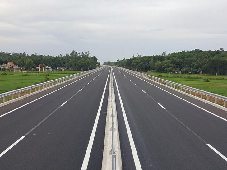 Triển khai cao điểm '500 ngày đêm thi đua hoàn thành 3.000km đường bộ cao tốc'- Ảnh 1. Triển khai cao điểm '500 ngày đêm thi đua hoàn thành 3.000km đường bộ cao tốc'- Ảnh 1.