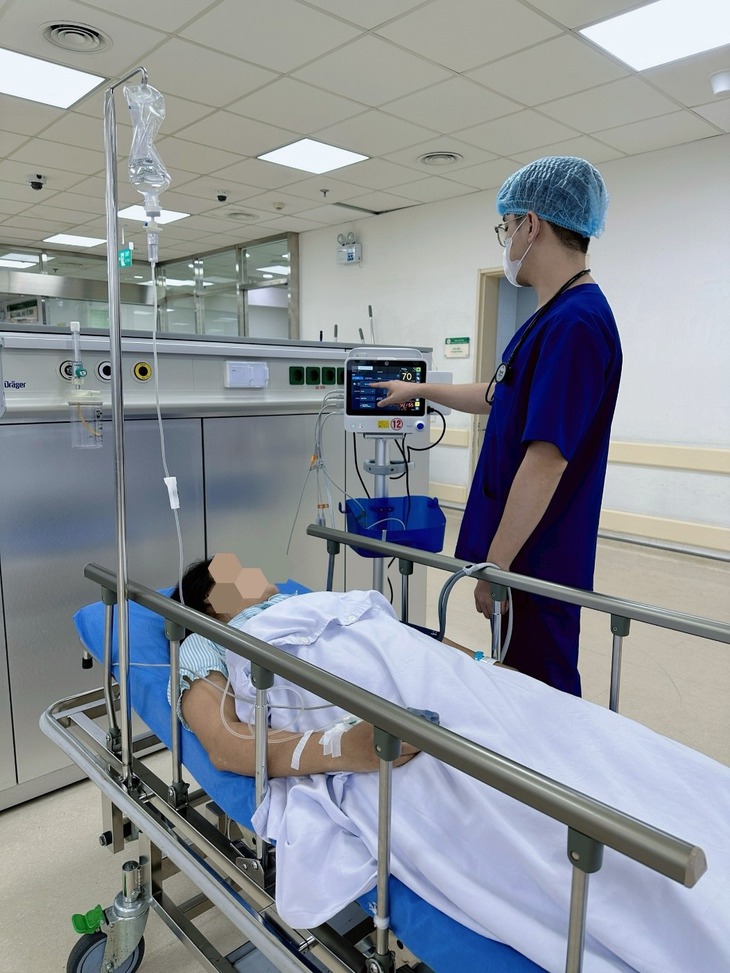 Tiêm filler tại cơ sở thẩm mỹ 'chui', người phụ nữ rơi vào nguy kịch- Ảnh 2. Tiêm filler tại cơ sở thẩm mỹ 'chui', người phụ nữ rơi vào nguy kịch- Ảnh 2.