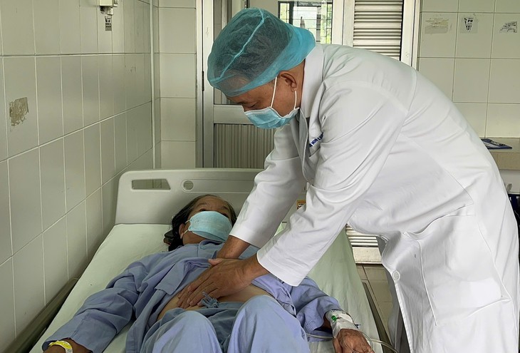 Tán sỏi thận bằng ống nội soi mềm tại BVĐK Trung ương Cần Thơ- Ảnh 1. Tán sỏi thận bằng ống nội soi mềm tại BVĐK Trung ương Cần Thơ- Ảnh 1.