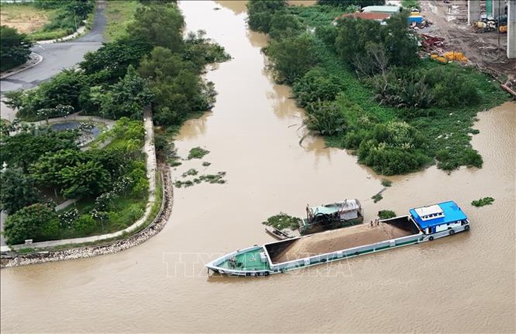 Nước sông Đồng Nai lên gần báo động 3, nhiều khu vực nguy cơ ngập- Ảnh 1. Nước sông Đồng Nai lên gần báo động 3, nhiều khu vực nguy cơ ngập- Ảnh 1.