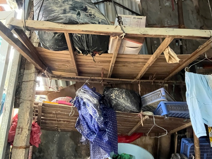 Tan hoang xóm trọ nghèo dưới gầm cầu Long Biên sau mưa lũ- Ảnh 11.