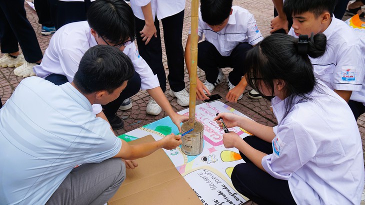 Học sinh Hải Phòng hào hứng thực nghiệm đo chu vi trái đất- Ảnh 1.