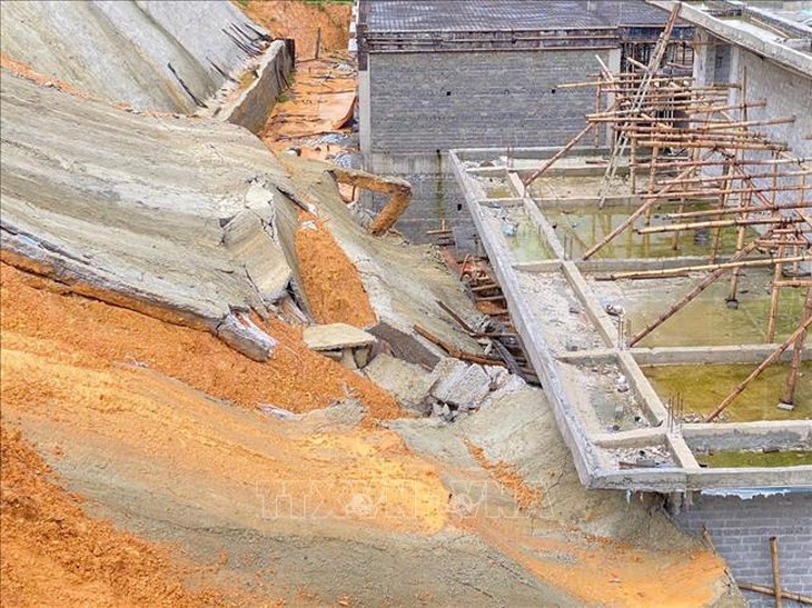 Thanh Hóa: Công bố tình huống khẩn cấp về sạt lở đồi đất- Ảnh 2. Thanh Hóa: Công bố tình huống khẩn cấp về sạt lở đồi đất- Ảnh 2.
