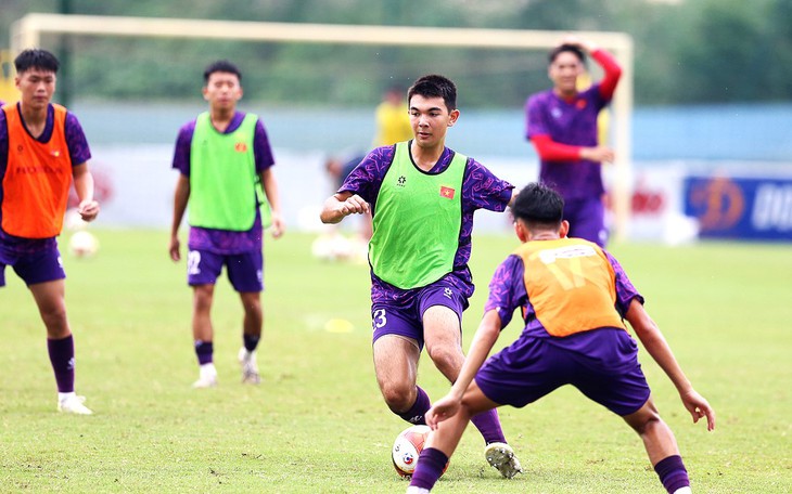 Bất ngờ cái tên lạ Maxwell James Peereboom trong đội hình tuyển U17 Việt Nam- Ảnh 1. Bất ngờ cái tên lạ Maxwell James Peereboom trong đội hình tuyển U17 Việt Nam- Ảnh 1.