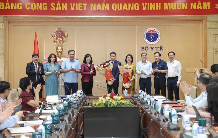 Bộ Y tế điều động, bổ nhiệm Chánh Văn phòng và Cục trưởng Cục An toàn thực phẩm- Ảnh 1. Bộ Y tế điều động, bổ nhiệm Chánh Văn phòng và Cục trưởng Cục An toàn thực phẩm- Ảnh 1.
