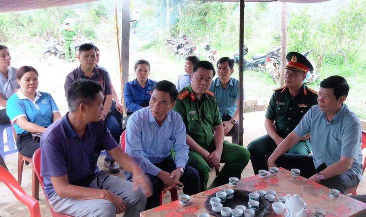 Tìm thấy thi thể cháu bé 2 tuổi đuối nước trên sông- Ảnh 1.