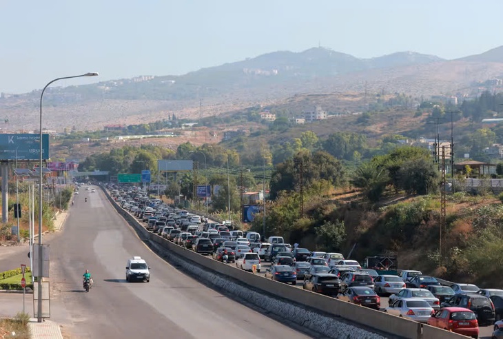 Lebanon: Hàng nghìn người bỏ chạy giữa các cuộc không kích của Israel- Ảnh 1. Lebanon: Hàng nghìn người bỏ chạy giữa các cuộc không kích của Israel- Ảnh 1.