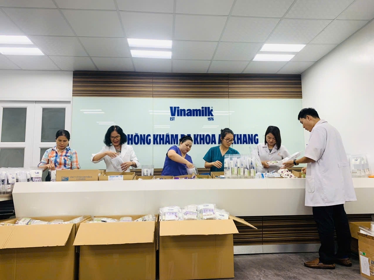 Vinamilk tiếp tục hỗ trợ người dân sau bão lũ- Ảnh 13. Vinamilk tiếp tục hỗ trợ người dân sau bão lũ- Ảnh 13.