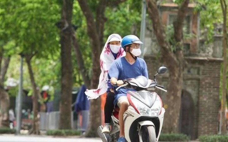 Miền Bắc oi nóng, nhiệt cao 34 độ trước khi đón đợt không khí lạnh mới
