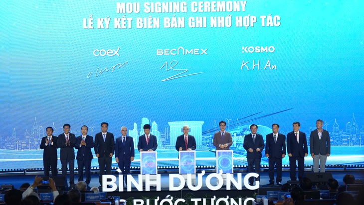 Công bố Quy hoạch tỉnh Bình Dương thời kỳ 2021-2030, tầm nhìn đến năm 2050: Đưa Bình Dương cất cánh- Ảnh 3. Công bố Quy hoạch tỉnh Bình Dương thời kỳ 2021-2030, tầm nhìn đến năm 2050: Đưa Bình Dương cất cánh- Ảnh 3.