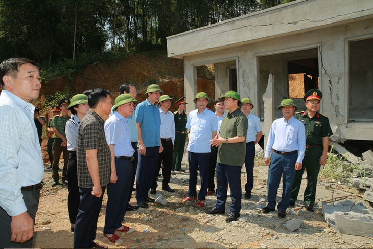 Phó Thủ tướng Trần Hồng Hà kiểm tra công tác khắc phục mưa lũ ở Thanh Hóa- Ảnh 1. Phó Thủ tướng Trần Hồng Hà kiểm tra công tác khắc phục mưa lũ ở Thanh Hóa- Ảnh 1.