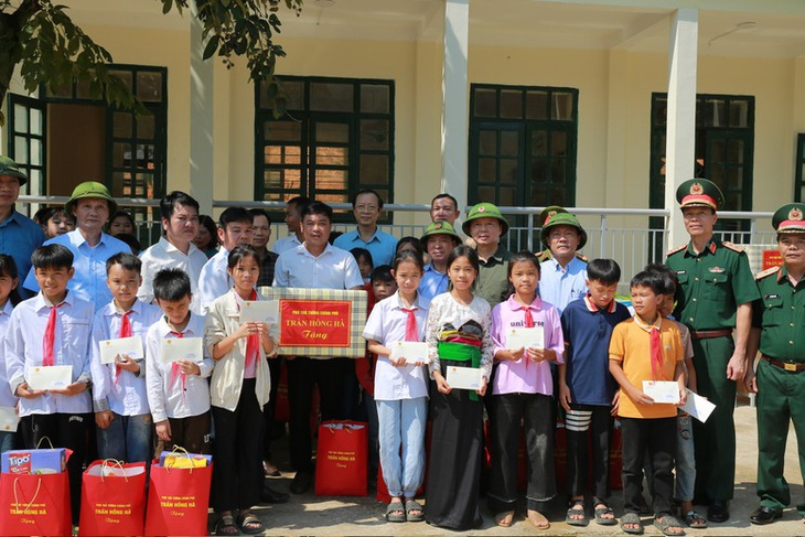Phó Thủ tướng Trần Hồng Hà kiểm tra công tác khắc phục mưa lũ ở Thanh Hóa- Ảnh 2. Phó Thủ tướng Trần Hồng Hà kiểm tra công tác khắc phục mưa lũ ở Thanh Hóa- Ảnh 2.