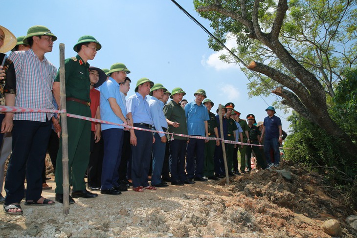 Phó Thủ tướng Trần Hồng Hà kiểm tra công tác khắc phục mưa lũ ở Thanh Hóa- Ảnh 3. Phó Thủ tướng Trần Hồng Hà kiểm tra công tác khắc phục mưa lũ ở Thanh Hóa- Ảnh 3.