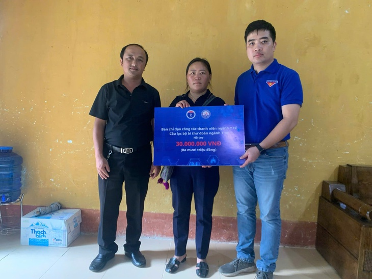 Thanh niên ngành Y tế hỗ trợ gia đình các bác sĩ tử vong, chịu nhiều thiệt hại sau bão- Ảnh 3. Thanh niên ngành Y tế hỗ trợ gia đình các bác sĩ tử vong, chịu nhiều thiệt hại sau bão- Ảnh 3.