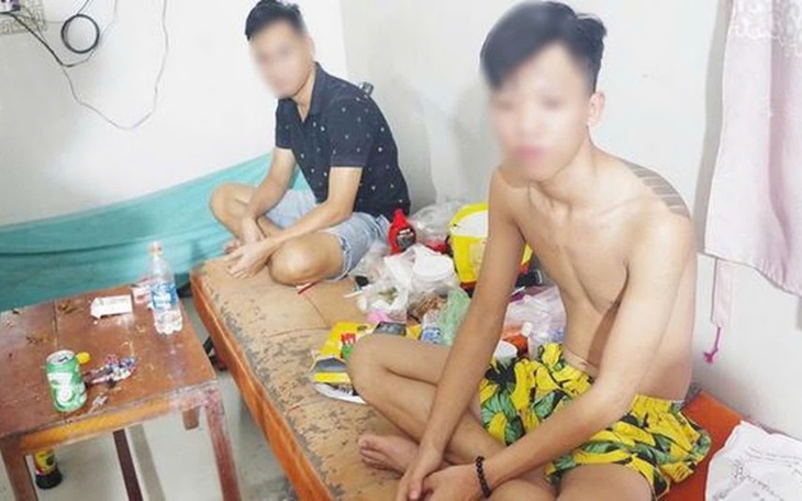 Bắt quả tang 9 thanh, thiếu niên tổ chức sử dụng ma túy