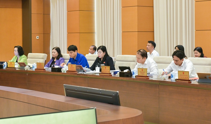 Tập trung cao độ, chuẩn bị kỹ lưỡng, chu đáo các nội dung cho Kỳ họp thứ 8- Ảnh 3. Tập trung cao độ, chuẩn bị kỹ lưỡng, chu đáo các nội dung cho Kỳ họp thứ 8- Ảnh 3.