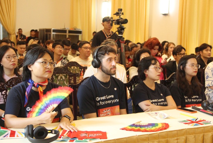 Nhiều đại biểu tham gia và đưa ra các vấn đề cần trao đổi tại hội thảo. Ảnh: Xuân Dự