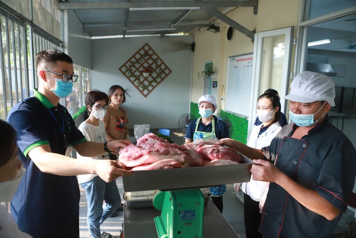 Tăng vai trò giám sát của phụ huynh với bữa ăn bán trú- Ảnh 3.