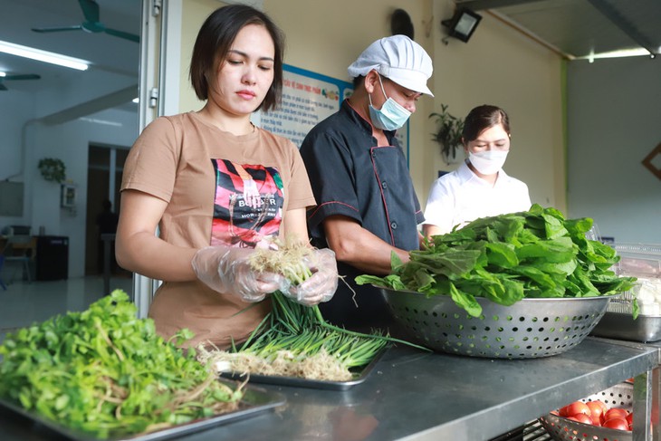 Tăng vai trò giám sát của phụ huynh với bữa ăn bán trú- Ảnh 2.