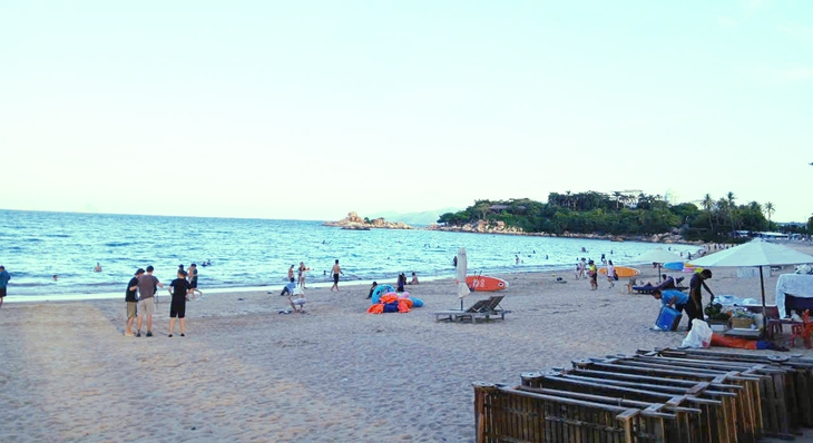 Đến tắm biển Nhà Trang du khách cần chú ý những điều này để không bị phạt- Ảnh 2. Đến tắm biển Nhà Trang du khách cần chú ý những điều này để không bị phạt- Ảnh 2.