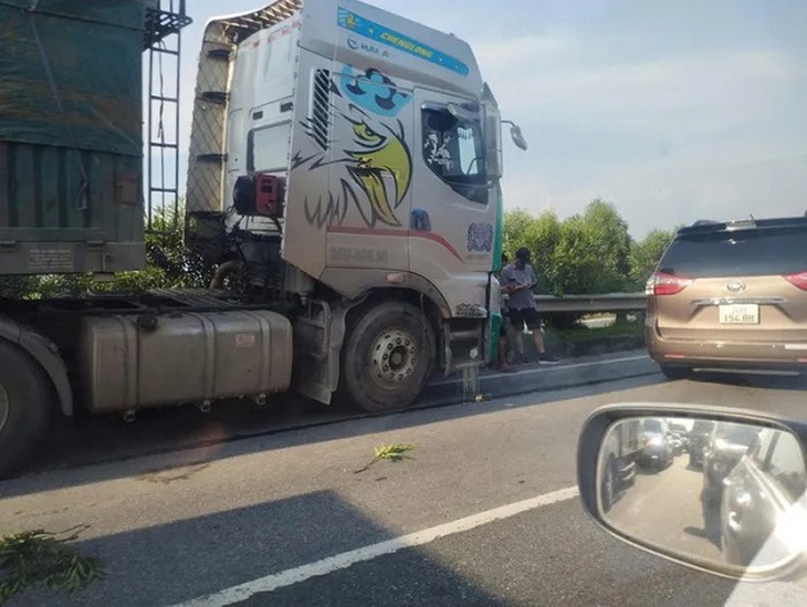 Cảnh sát dùng app VNECSGT kiểm soát liên tuyến xử lý vi phạm giao thông- Ảnh 1. Cảnh sát dùng app VNECSGT kiểm soát liên tuyến xử lý vi phạm giao thông- Ảnh 1.