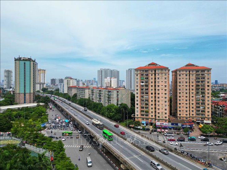 Người dân 'tay xách, nách mang' trở lại sau kỳ nghỉ lễ, các cửa ngõ Thủ đô đang dần ùn tắc- Ảnh 3. Người dân 'tay xách, nách mang' trở lại sau kỳ nghỉ lễ, các cửa ngõ Thủ đô đang dần ùn tắc- Ảnh 3.