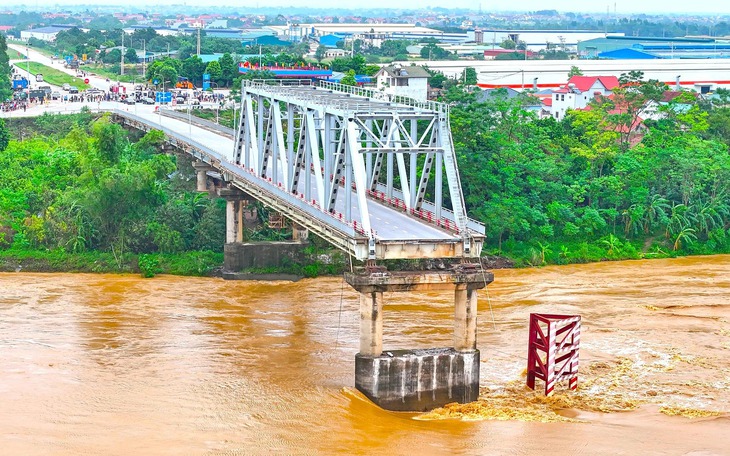 Xây khẩn cấp cầu Phong Châu mới, hoàn thành trong năm 2025
