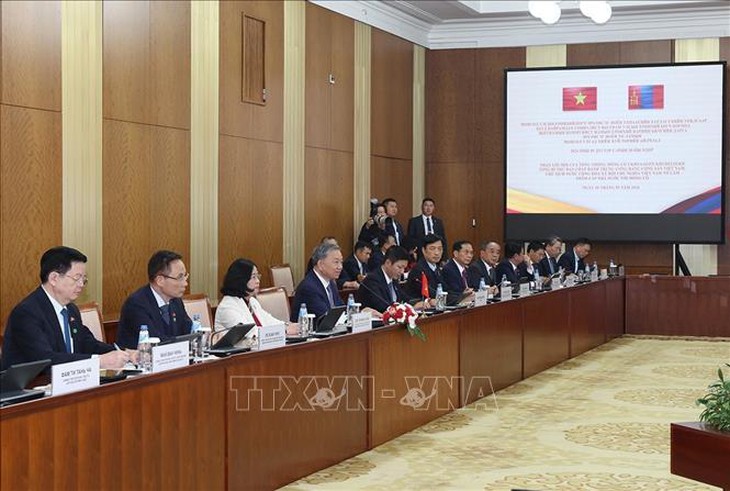 Tổng Bí thư, Chủ tịch nước Tô Lâm hội đàm với Tổng thống Mông Cổ- Ảnh 2. Tổng Bí thư, Chủ tịch nước Tô Lâm hội đàm với Tổng thống Mông Cổ- Ảnh 2.