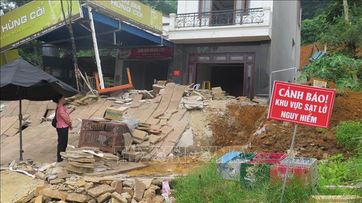 Hơn 50 ngôi nhà tại thành phố Lào Cai bị sạt, xô nghiêng- Ảnh 9. Hơn 50 ngôi nhà tại thành phố Lào Cai bị sạt, xô nghiêng- Ảnh 9.