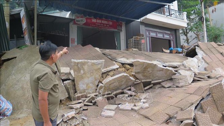 Hơn 50 ngôi nhà tại thành phố Lào Cai bị sạt, xô nghiêng- Ảnh 8. Hơn 50 ngôi nhà tại thành phố Lào Cai bị sạt, xô nghiêng- Ảnh 8.